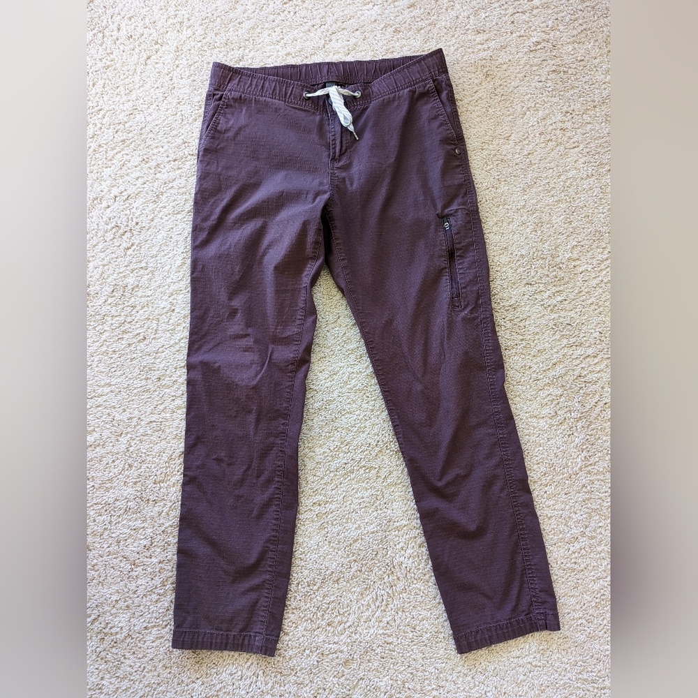 Vuori Women's Ankle Crop Pants in Deep Plum